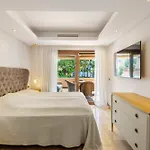 Sunny Sea Oasis -