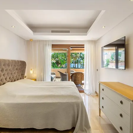 Sunny Sea Oasis -